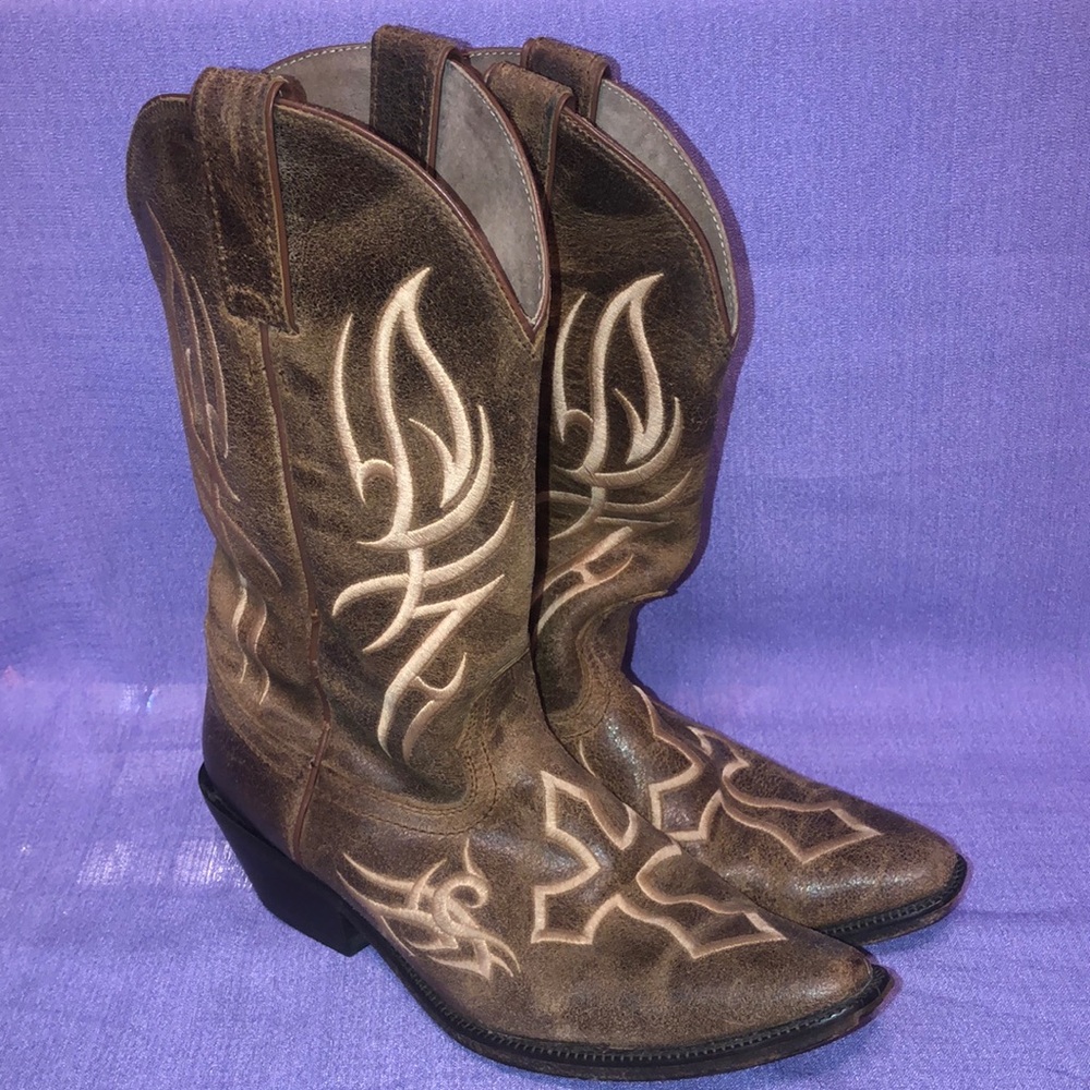 Used Women’s Justin Embroidered Boots Size 8.  BRL9753 Distressed Cafe Snip Toe